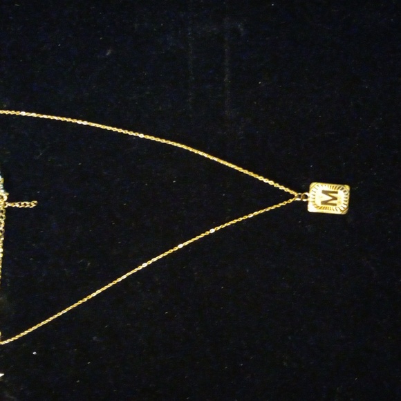 18k GP over stainless pendent with a 18 gold tone chain - Picture 2 of 3